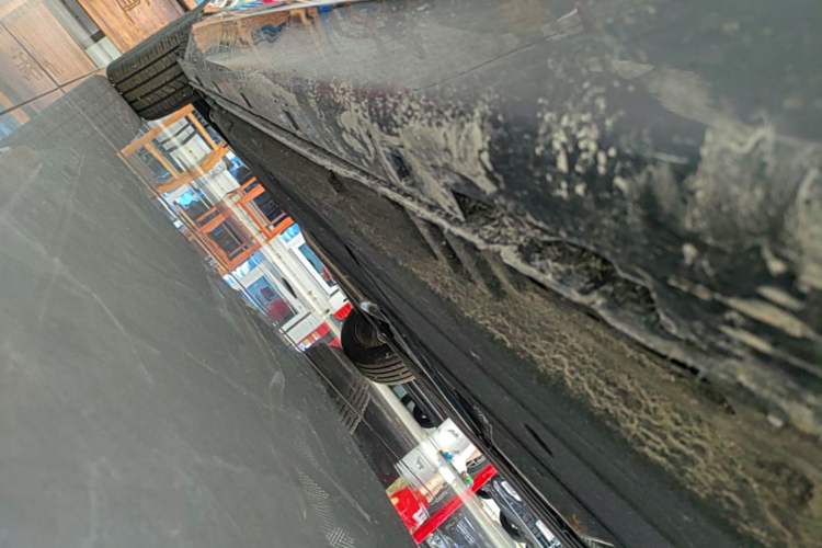 Used Hongqi H5 2025 2.0T Automatic Flag Edition – 500 000 Units Commemorative Version Right Side Sill