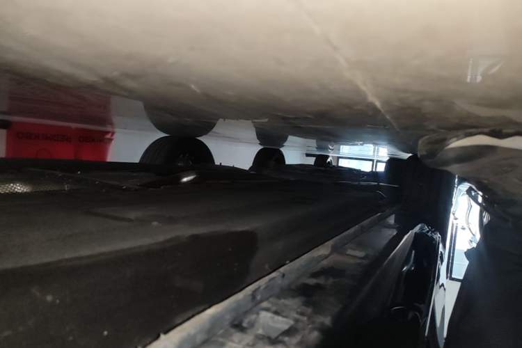 Used Hongqi H5 2025 2.0T Automatic Flag Edition – 500 000 Units Commemorative Version Right Side Sill