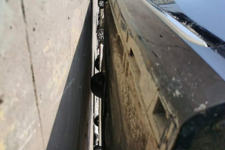 Used Hongqi H5 2025 1.5T DCT Qiyun 500 000th Unit Commemorative Edition Right Side Sill