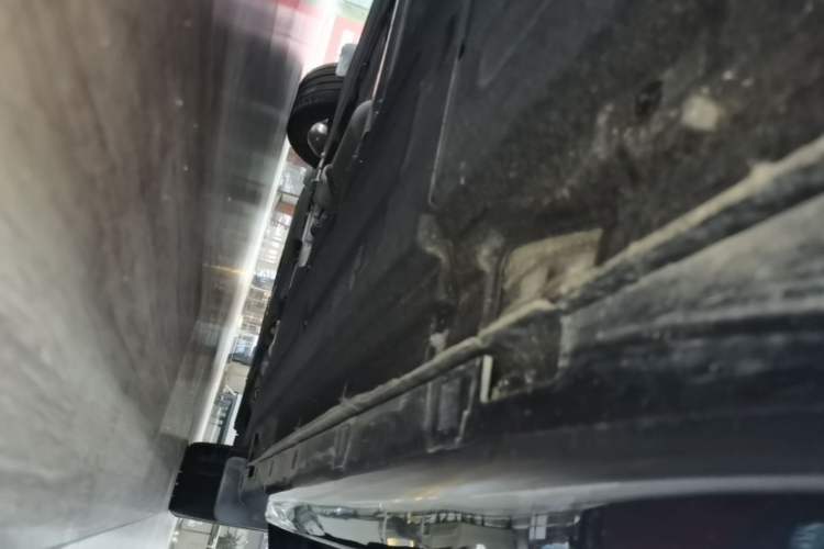 Used Hongqi H5 2025 2.0T Automatic Xuan Ying Edition Right Side Sill