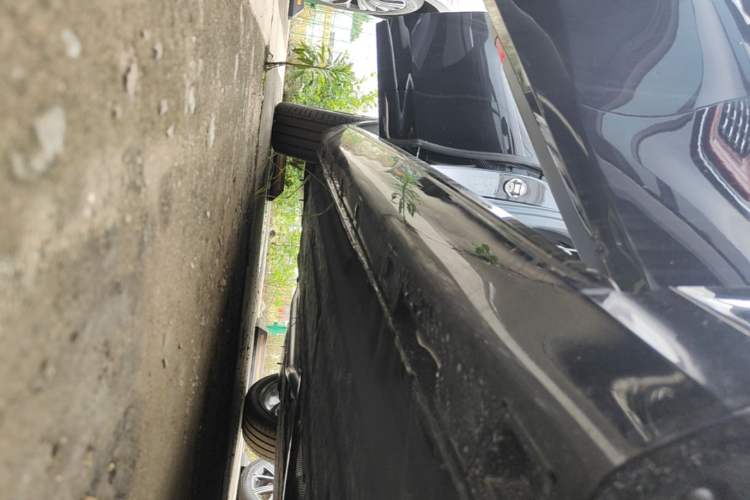 Used Hongqi H5 2025 1.5T DCT Xuan Ying Edition Right Side Sill