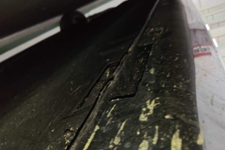 Used Hongqi H5 2025 2.0T Automatic Flag Edition – 500 000 Units Commemorative Version Right Side Sill