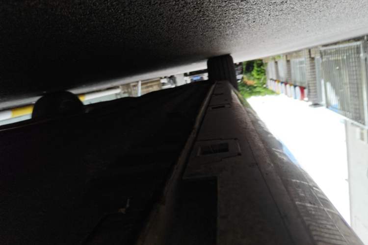 Used Hongqi H5 2025 2.0T Automatic Flag Edition – 500 000 Units Commemorative Version Right Side Sill