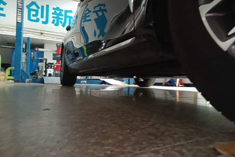 Used Hongqi H5 2025 1.5T DCT Qiyun 500 000th Unit Commemorative Edition Right Side Sill
