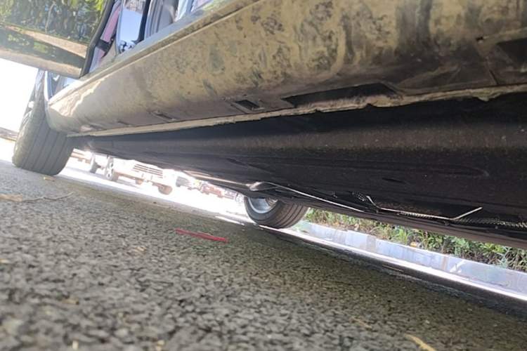 Used Hongqi H5 2025 2.0T Automatic Xuan Ying Edition Right Side Sill