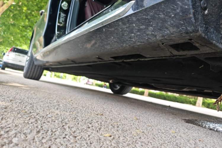 Used Hongqi H5 2025 2.0T Automatic Flag Edition – 500 000 Units Commemorative Version Right Side Sill
