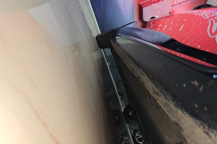 Used Hongqi H5 2025 2.0T Automatic Xuan Ying Edition Right Side Sill