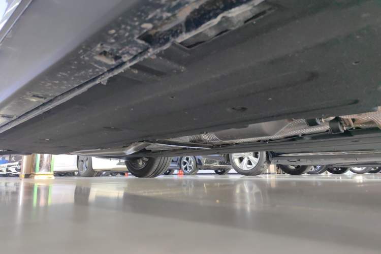 Used Hongqi H5 2025 1.5T DCT Xuan Ying Edition Right Side Sill