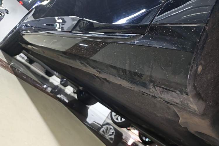 Used Hongqi H5 2025 2.0T Automatic Xuan Ying Edition Right Side Sill
