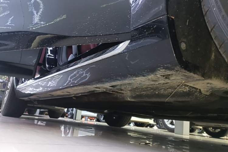 Used Hongqi H5 2025 2.0T Automatic Flagship 500 000th Unit Anniversary Edition Right Side Sill