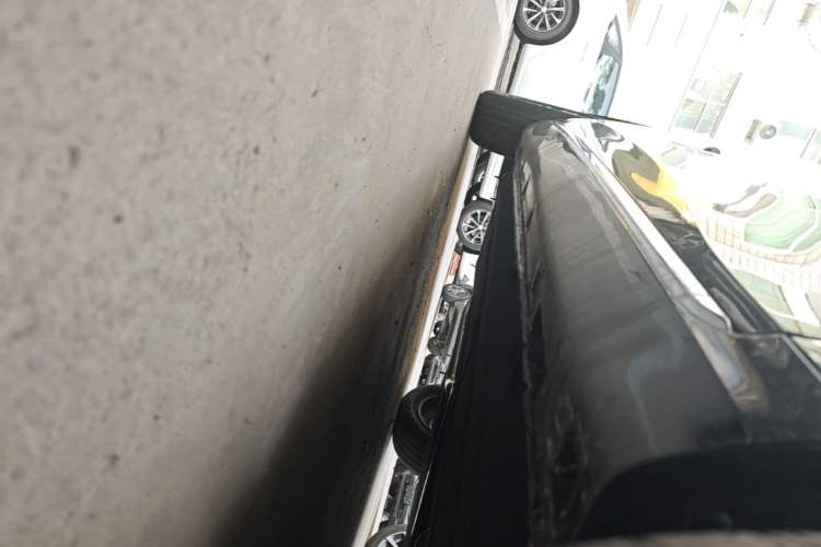 Used Hongqi H5 2025 1.5T DCT Qiyun 500 000th Unit Commemorative Edition Right Side Sill