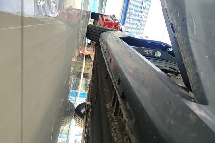 Used Hongqi H5 2025 Model 1.5T DCT Xuan Ying 2 Million Units Commemorative Edition Right Side Sill
