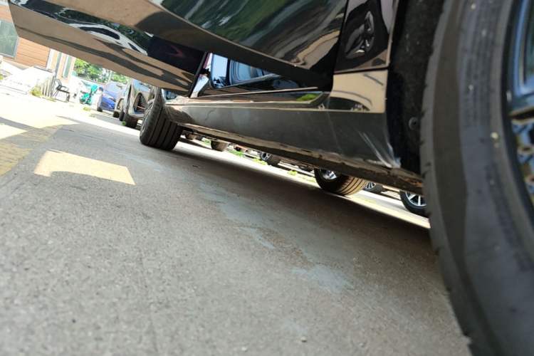Used Hongqi H5 2025 1.5T DCT Xuan Ying Edition Right Side Sill