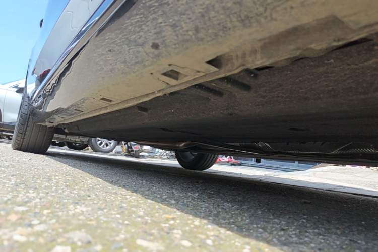 Used Hongqi H5 2025 1.5T DCT Xuan Ying Edition Right Side Sill