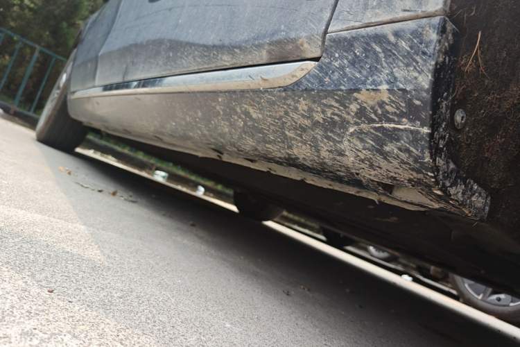 Used Hongqi H5 2025 1.5T DCT Qiyun 500 000th Unit Commemorative Edition Right Side Sill