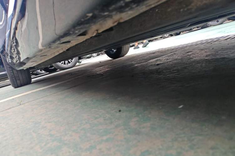 Used Hongqi H5 2025 1.5T DCT Qiyun 500 000th Unit Commemorative Edition Right Side Sill