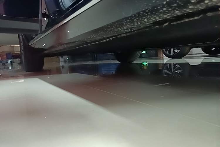 Used Hongqi H5 2025 1.5T DCT Qiyun 500 000th Unit Commemorative Edition Right Side Sill