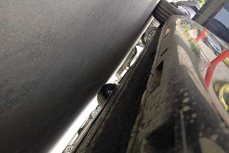 Used Hongqi H5 2025 1.5T DCT Xuan Ying Edition Right Side Sill