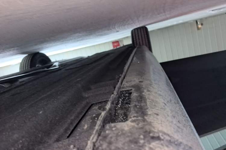 Used Hongqi H5 2025 2.0T Automatic Flag Edition – 500 000 Units Commemorative Version Right Side Sill
