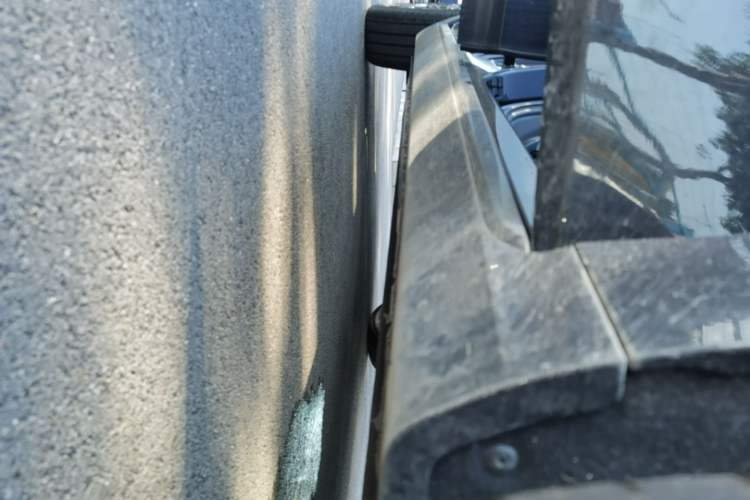 Used Hongqi H5 2025 Model 2.0T Automatic Xuan Ying 2 Million Units Commemorative Edition Right Side Sill