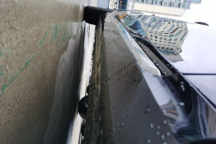 Used Hongqi H5 2025 2.0T Automatic Flag Edition – 500 000 Units Commemorative Version Right Side Sill