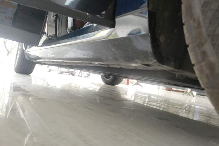 Used Hongqi H5 2025 1.5T DCT Qiyun 500 000th Unit Commemorative Edition Right Side Sill