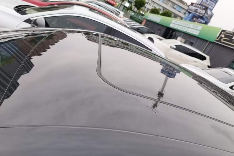 Used Hongqi H5 2025 2.0T Automatic Flag Edition – 500 000 Units Commemorative Version Roof