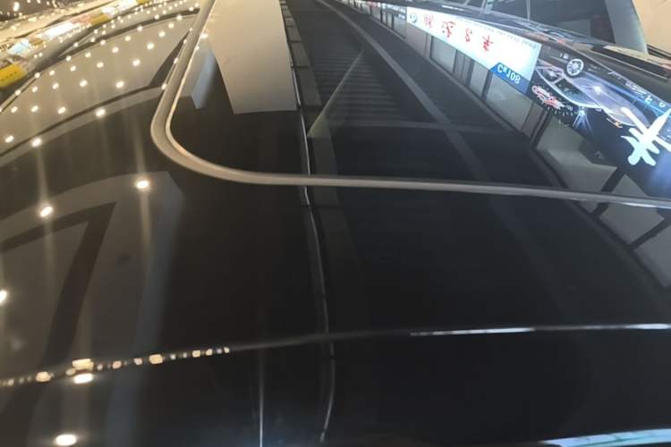 Used Hongqi H5 2025 2.0T Automatic Flag Edition – 500 000 Units Commemorative Version Roof