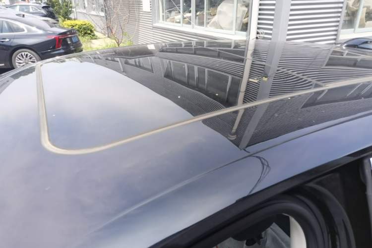 Used Hongqi H5 2025 2.0T Automatic Flag Edition – 500 000 Units Commemorative Version Roof