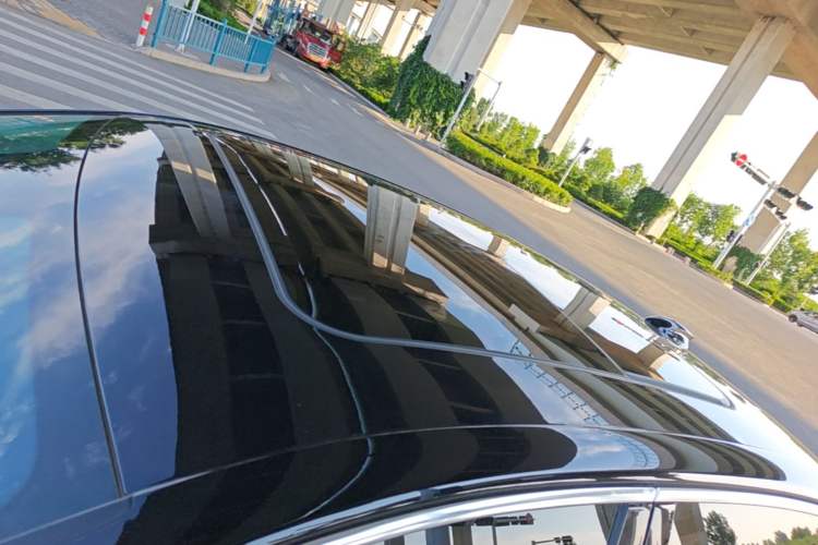 Used Hongqi H5 2025 2.0T Automatic Flag Edition – 500 000 Units Commemorative Version Roof