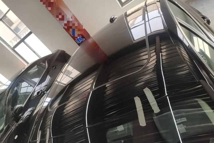 Used Hongqi H5 2025 2.0T Automatic Flag Edition – 500 000 Units Commemorative Version Roof