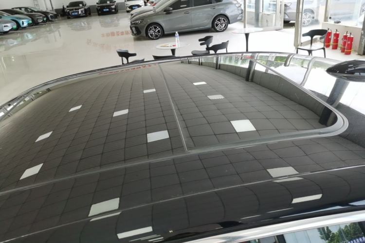 Used Hongqi H5 2025 2.0T Automatic Flag Edition – 500 000 Units Commemorative Version Roof
