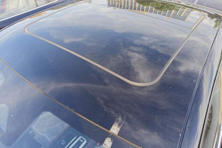 Used Hongqi H5 2025 2.0T Automatic Flag Edition – 500 000 Units Commemorative Version Roof