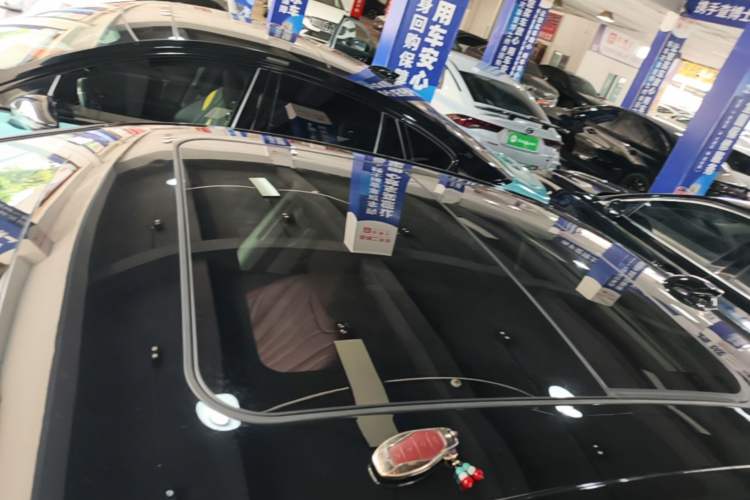Used Hongqi H5 2025 1.5T DCT Qiyun 500 000th Unit Commemorative Edition Roof