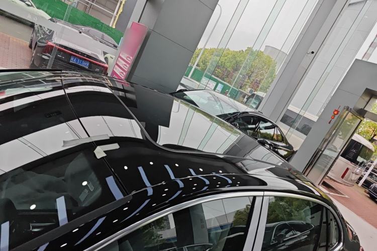Used Hongqi H5 2025 2.0T Automatic Flag Edition – 500 000 Units Commemorative Version Roof