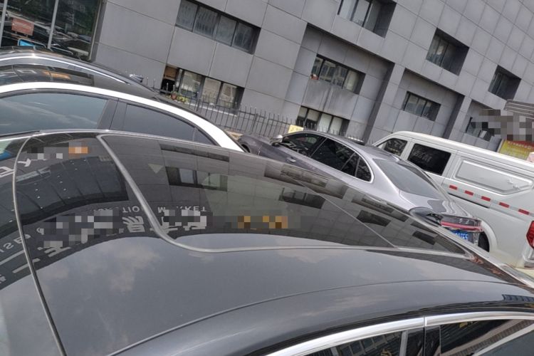 Used Hongqi H5 2025 2.0T Automatic Flag Edition – 500 000 Units Commemorative Version Roof