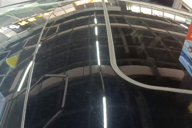Used Hongqi H5 2025 2.0T Automatic Flag Edition – 500 000 Units Commemorative Version Roof