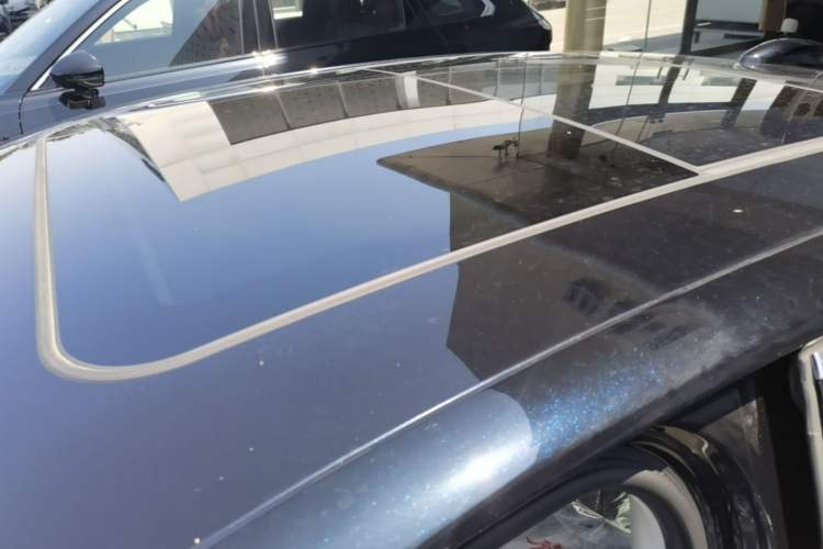 Used Hongqi H5 2025 2.0T Automatic Flag Edition – 500 000 Units Commemorative Version Roof