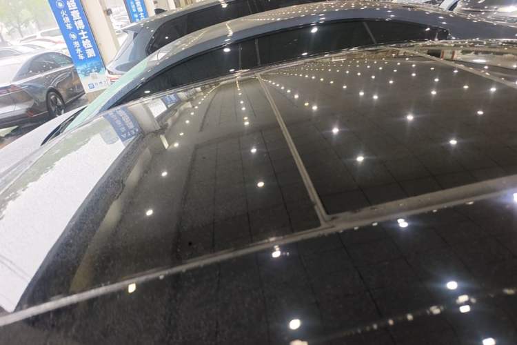 Used Hongqi H5 2025 2.0T Automatic Flag Edition – 500 000 Units Commemorative Version Roof