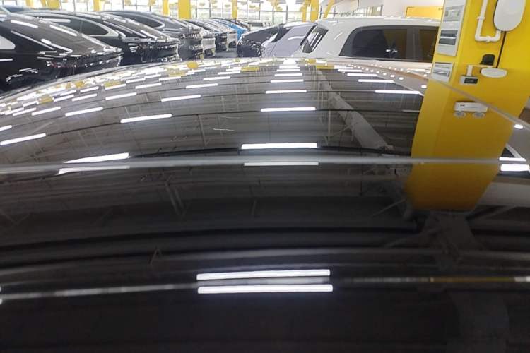 Used Hongqi H5 2025 2.0T Automatic Flag Edition – 500 000 Units Commemorative Version Roof