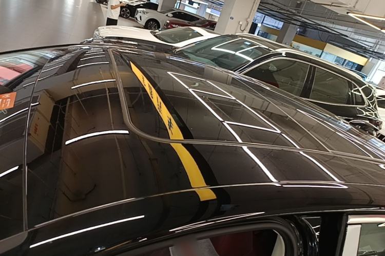 Used Hongqi H5 2025 2.0T Automatic Flag Edition – 500 000 Units Commemorative Version Roof