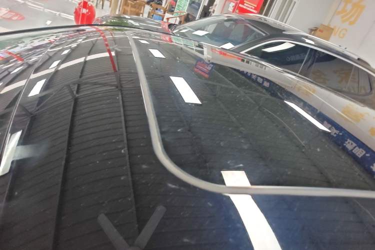 Used Hongqi H5 2025 2.0T Automatic Flag Edition – 500 000 Units Commemorative Version Roof