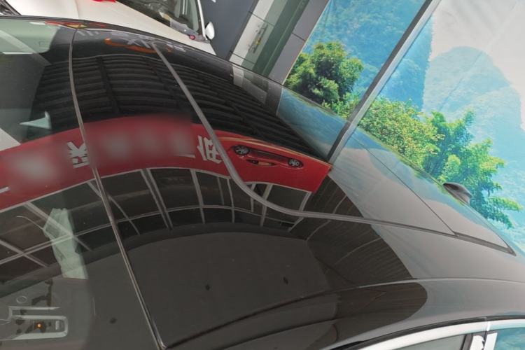 Used Hongqi H5 2025 2.0T Automatic Flag Edition – 500 000 Units Commemorative Version Roof