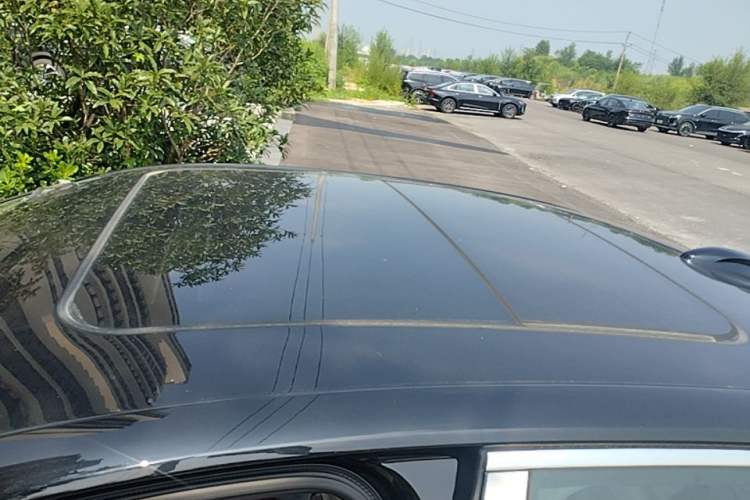 Used Hongqi H5 2025 2.0T Automatic Flag Edition – 500 000 Units Commemorative Version Roof
