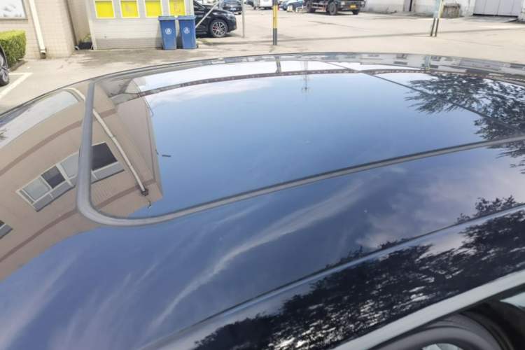 Used Hongqi H5 2025 2.0T Automatic Flag Edition – 500 000 Units Commemorative Version Roof