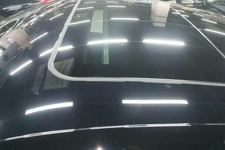 Used Hongqi H5 2025 2.0T Automatic Flag Edition – 500 000 Units Commemorative Version Roof