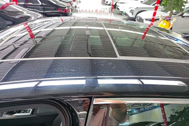 Used Hongqi H5 2025 2.0T Automatic Flag Edition – 500 000 Units Commemorative Version Roof