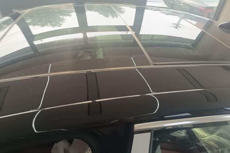 Used Hongqi H5 2025 2.0T Automatic Flag Edition – 500 000 Units Commemorative Version Roof