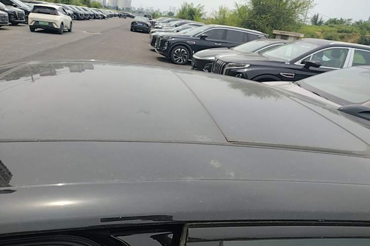 Used Hongqi H5 2025 Model 2.0T Automatic Xuan Ying 2 Million Units Commemorative Edition Roof