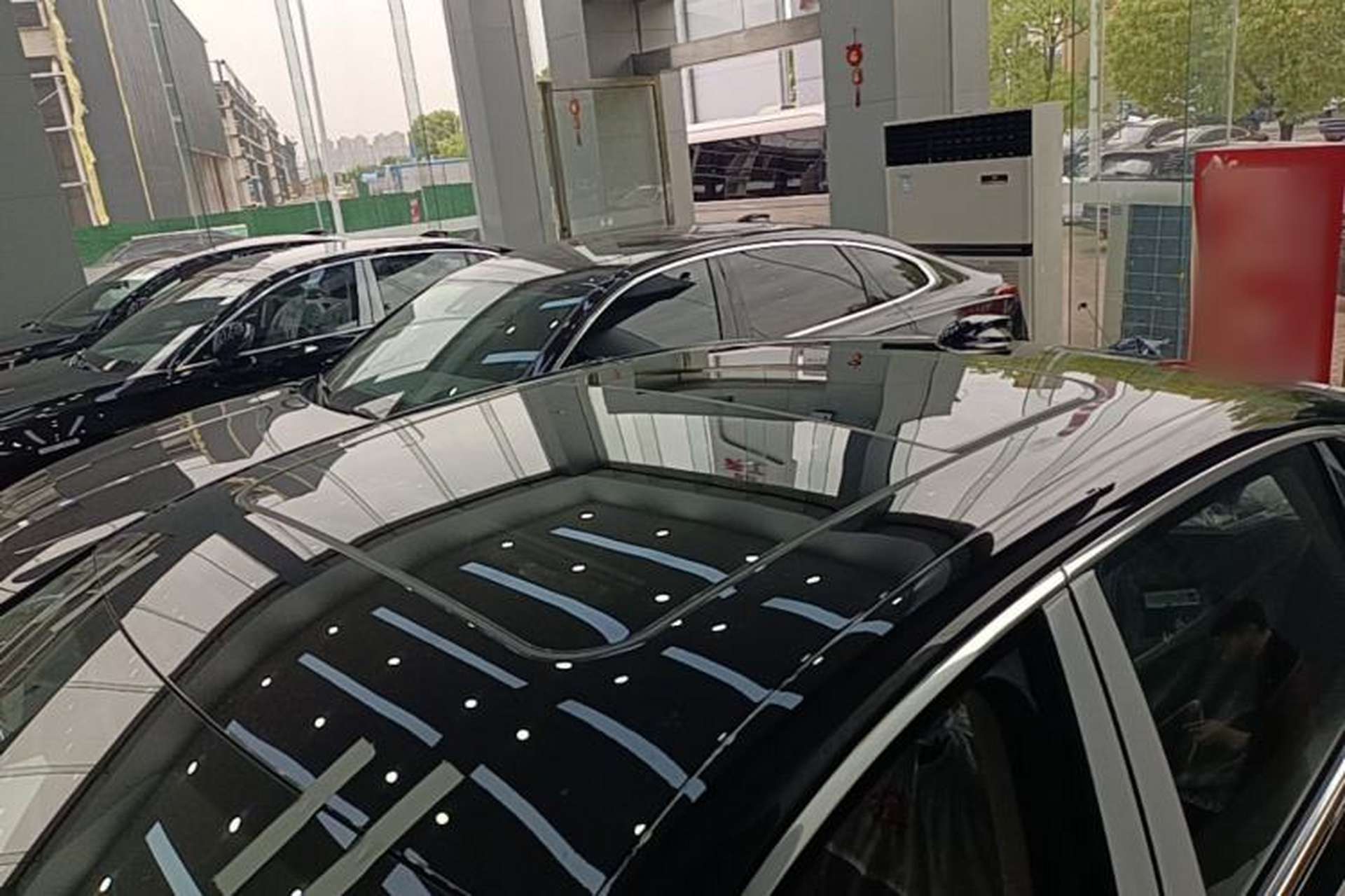 Used Hongqi H5 2025 2.0T Automatic Flag Edition – 500 000 Units Commemorative Version Roof